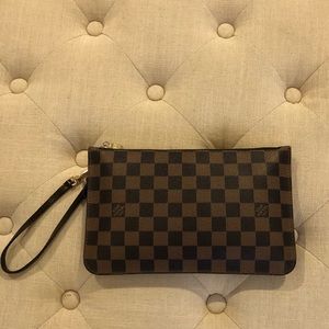 Louis Vuitton Damier Ebene Neverfull Pochette